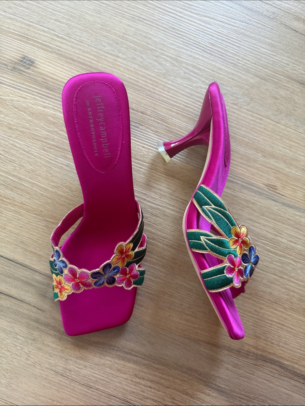 VINTAGE Jeffrey Campbell Hot Pink Satin Floral Embroidered Slide Mules - Picture 2 of 4